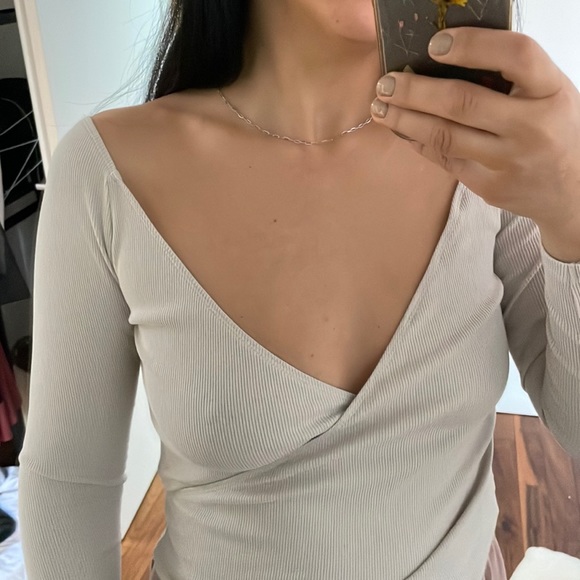 Zara deep V wrap style top - Picture 3 of 3